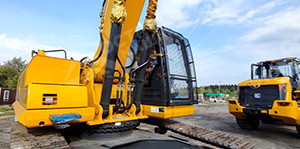 Экскаватор LiuGong CLG933E гусеничный (32 тонны)