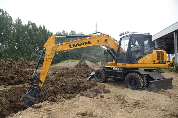 Экскаватор колесный CLGW915E