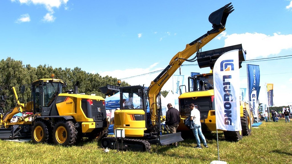 Мини-экскаватор LiuGong CLG906E на выставке «День Брянского Поля 2022»