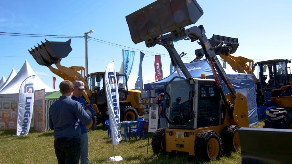 Мини-экскаватор LiuGong CLG9035E на выставке «День Брянского Поля 2022»
