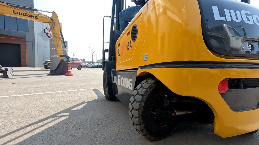 Электрический вилочный погрузчик LiuGong CLG2015A-S — колёса