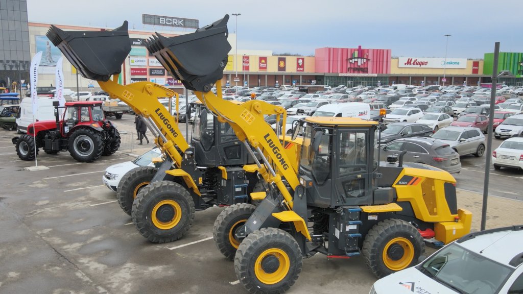 Фронтальные погрузчики LiuGong 835 и 856