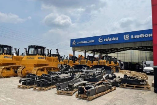 Бульдозеры LiuGong на техническом осмотре