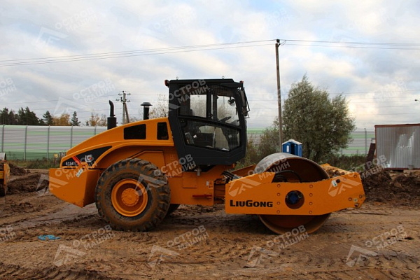 Каток грунтовый одновальцовый CLG6114E (задний привод)