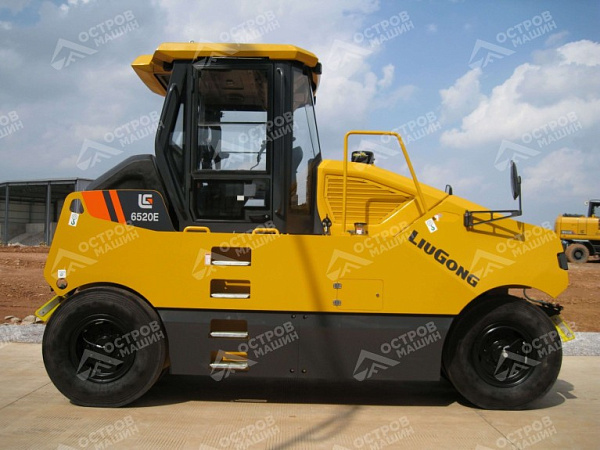 Каток асфальтовый пневмоколесный CLG6520E