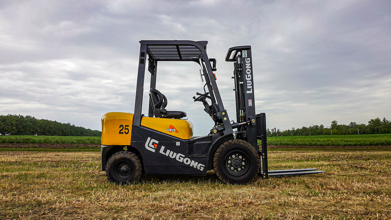 Дизельный вилочный погрузчик LiuGong CPCD25 Xinchai (2,5 тонны)