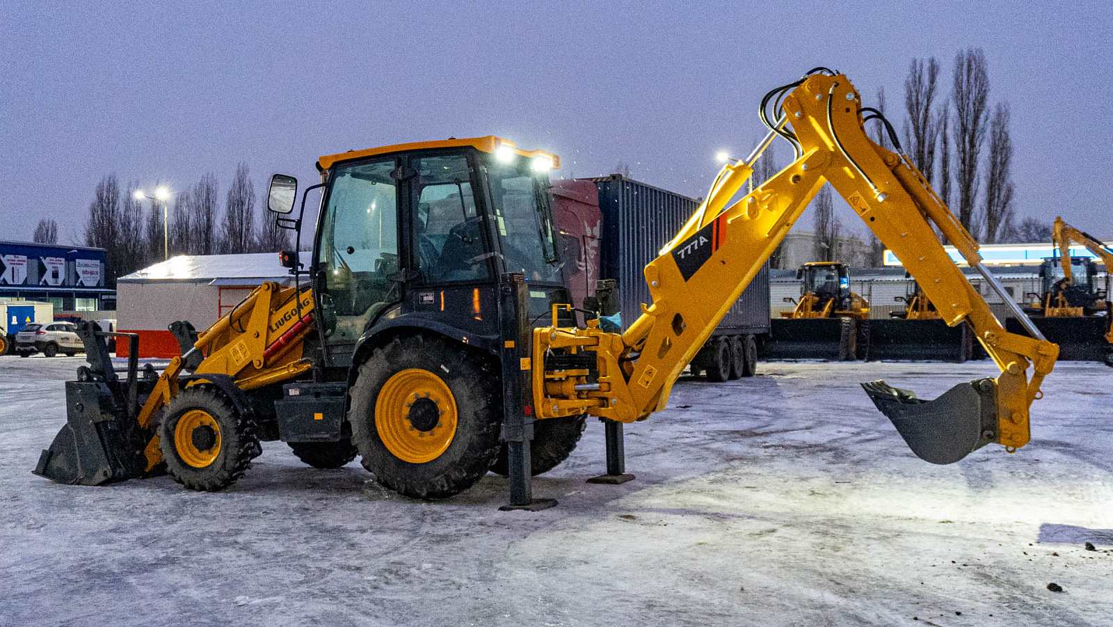 Новая комплектация экскаватора-погрузчика LiuGong CLG777A