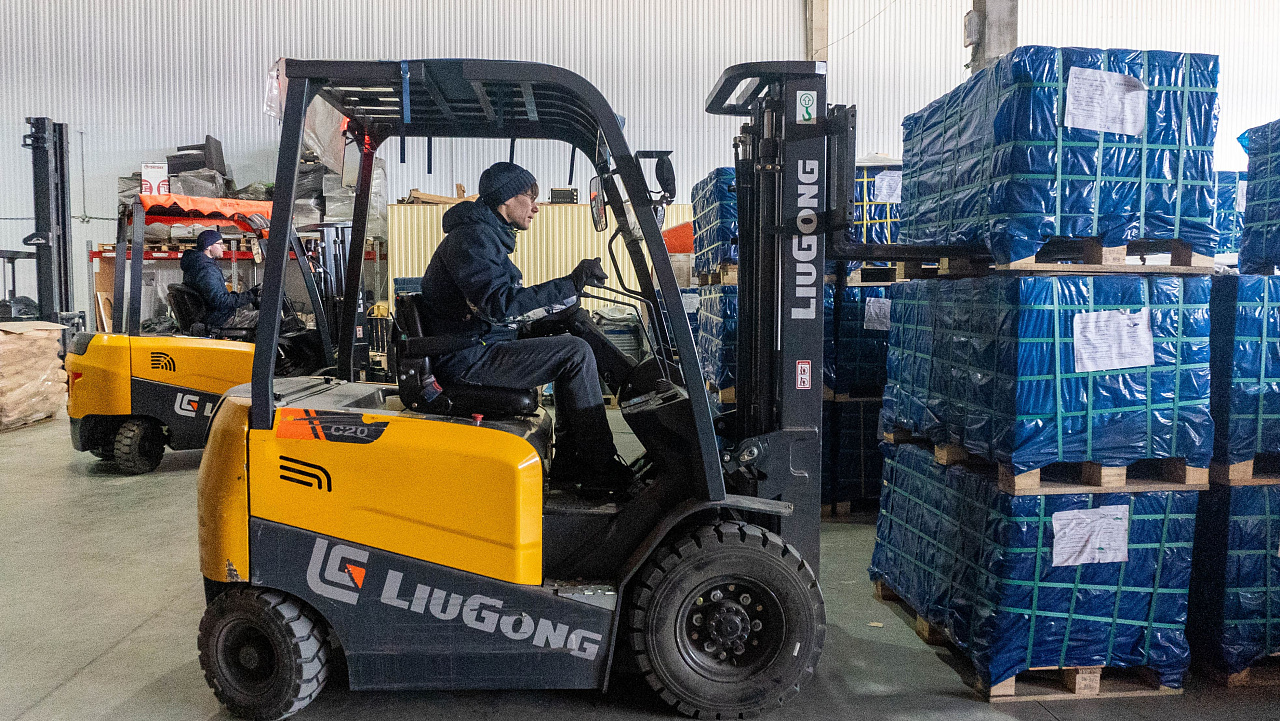 Электрический вилочный погрузчик LiuGong CLGА20-S (2 тонны)