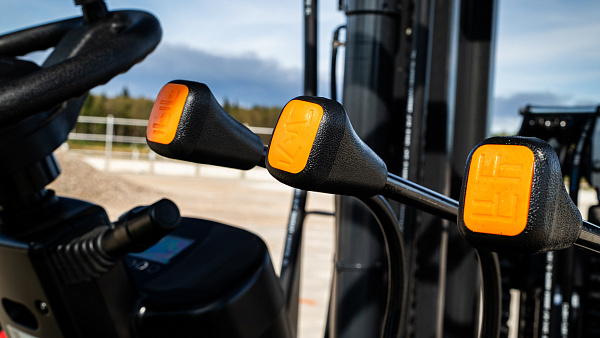 Электрический вилочный погрузчик LiuGong CPD50L-EM (5 тонн)