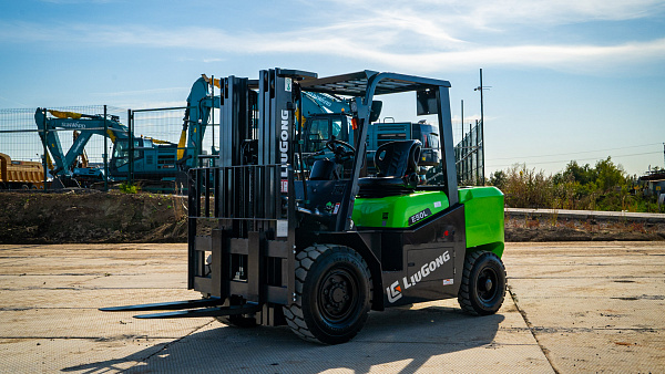 Электрический вилочный погрузчик LiuGong CPD50L-EM (5 тонн)