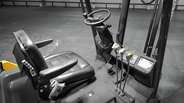 Электрический вилочный погрузчик LiuGong CLGA16-T, трехопорный