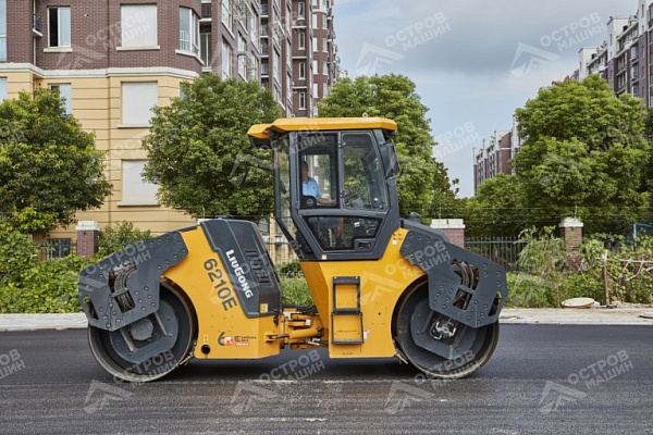Каток асфальтовый CLG6210E
