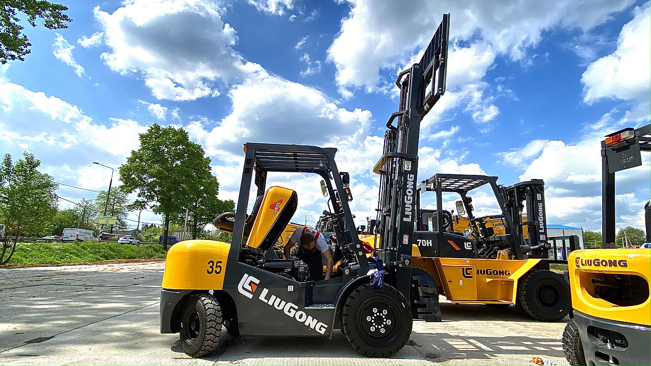 Дизельный вилочный погрузчик LiuGong CPCD35 Isuzu (3,5 тонны)