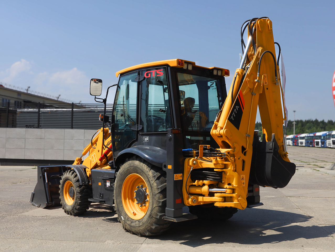 Экскаватор-погрузчик LiuGong CLG 777A Cummins