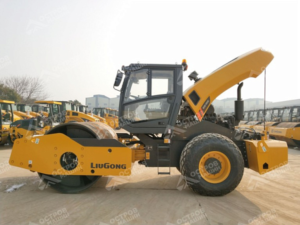 Каток грунтовый одновальцовый CLG6618E (полный привод)