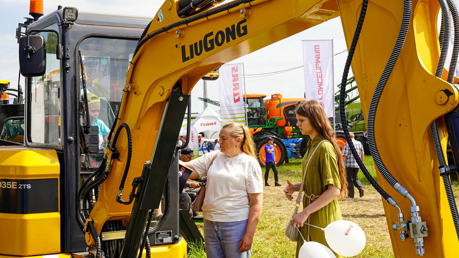 ОСТРОВ МАШИН на выставке "День Брянского поля 2024"