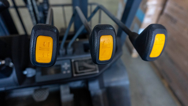 Электрический вилочный погрузчик LiuGong CLGА20-S (2 тонны)