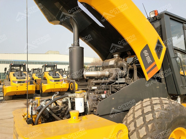 Каток грунтовый одновальцовый CLG6618E (полный привод)