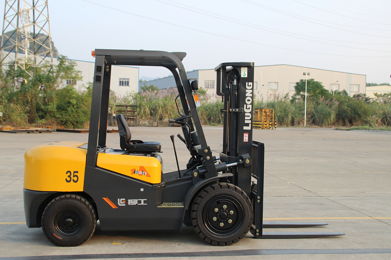 Дизельный вилочный погрузчик LiuGong CPCD35 Isuzu (3,5 тонны)