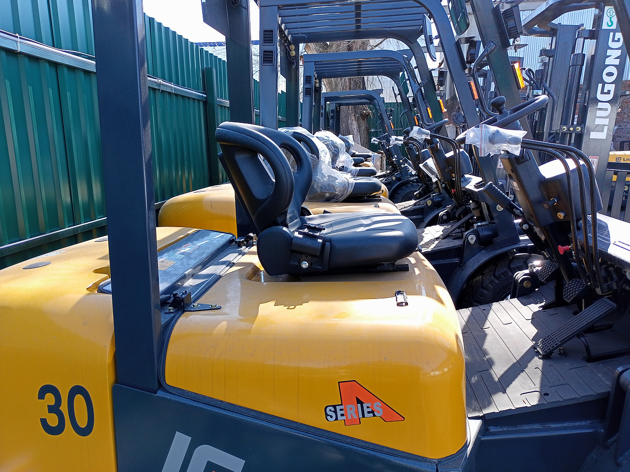 Дизельный вилочный погрузчик LiuGong CPCD30 Isuzu (3 тонны)