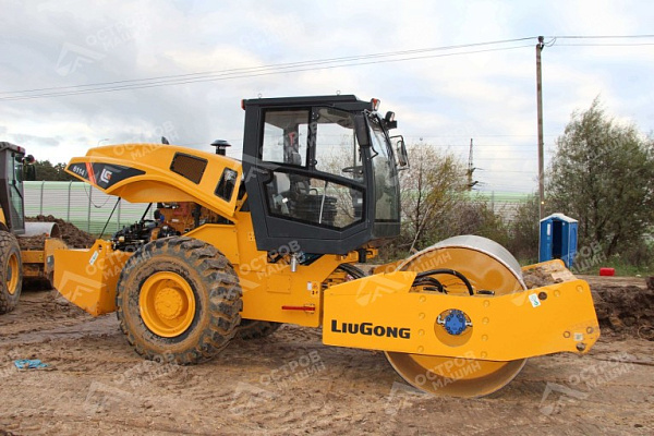 Каток грунтовый одновальцовый CLG6114E (задний привод)