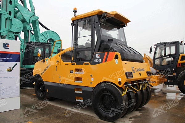 Каток асфальтовый пневмоколесный CLG6520E