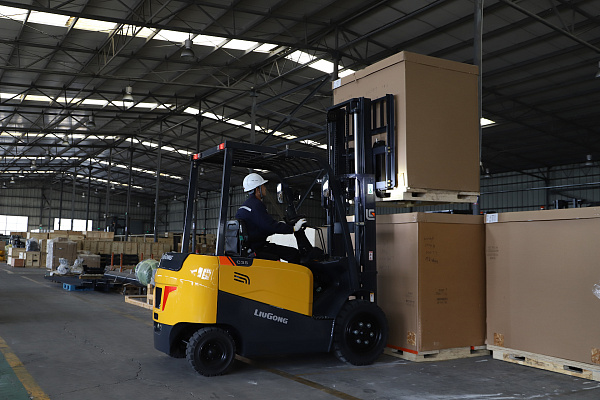 Электрический вилочный погрузчик LiuGong CLGA35-S (3,5 тонны)