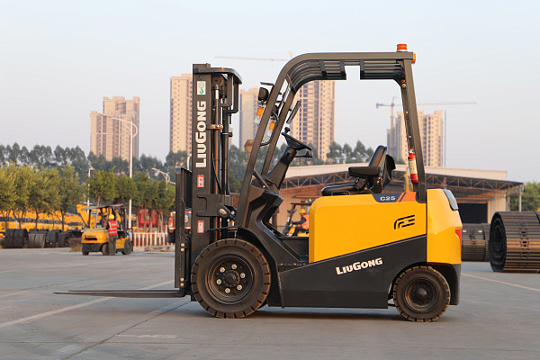 Электрический вилочный погрузчик LiuGong CLGA25-S (2,5 тонны)