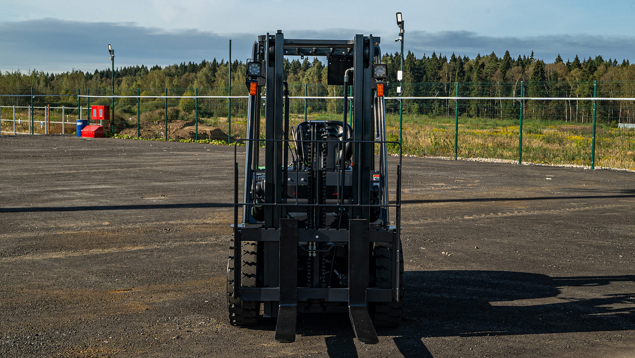 Электрический вилочный погрузчик LiuGong CPD30 FS (3 тонны)