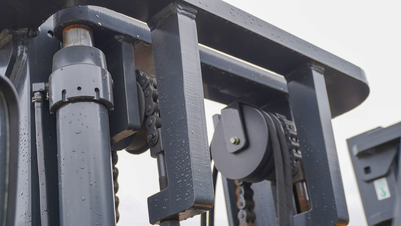 Дизельный вилочный погрузчик LiuGong CLG2050H (5 тонн)