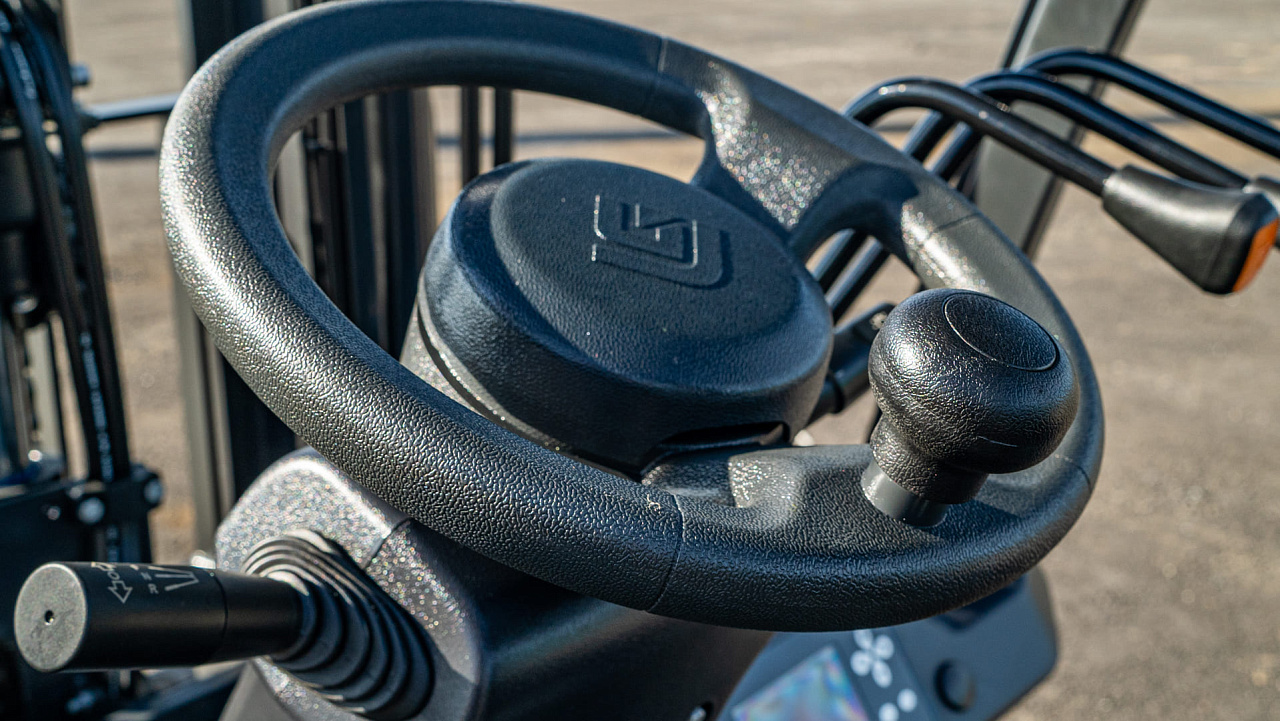 Электрический вилочный погрузчик LiuGong CPD30 FS (3 тонны)