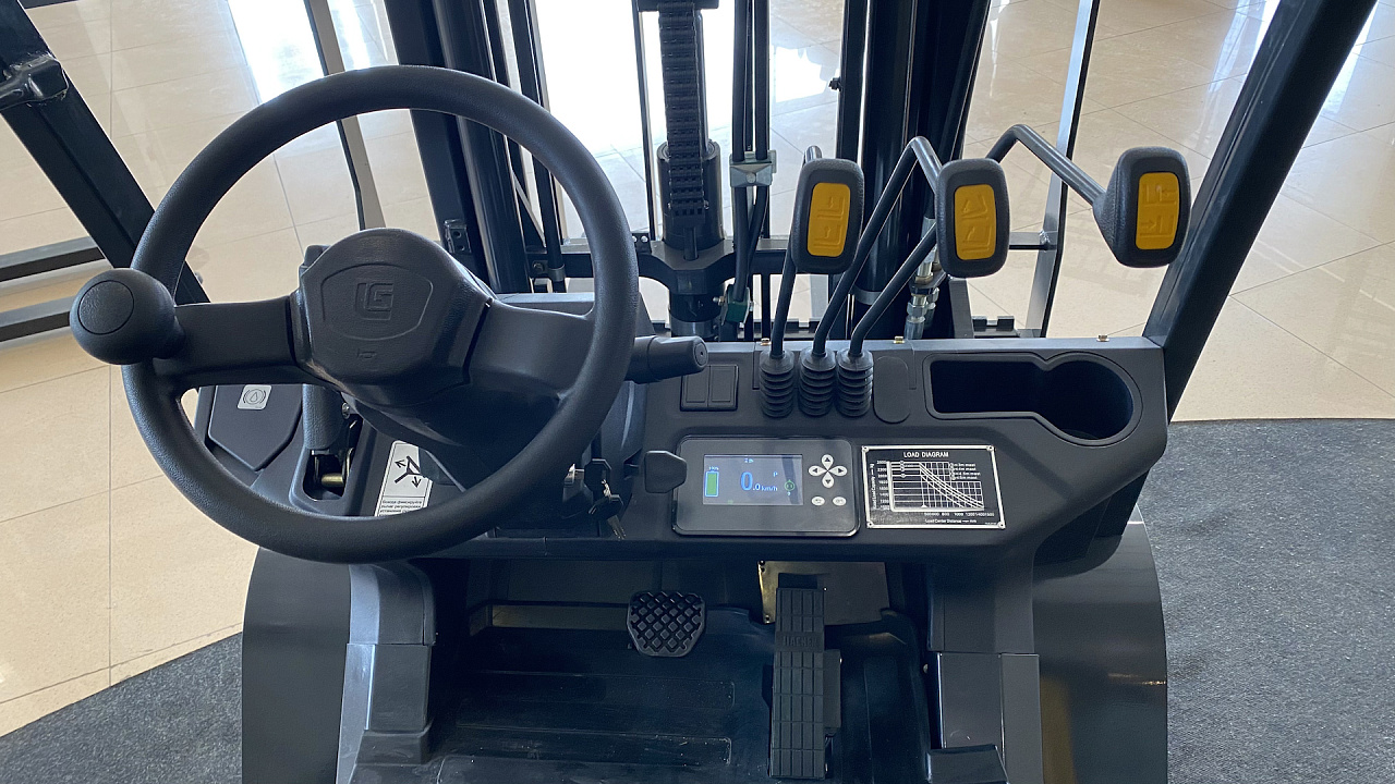 Электрический вилочный погрузчик LiuGong CLGA25-S (2,5 тонны)