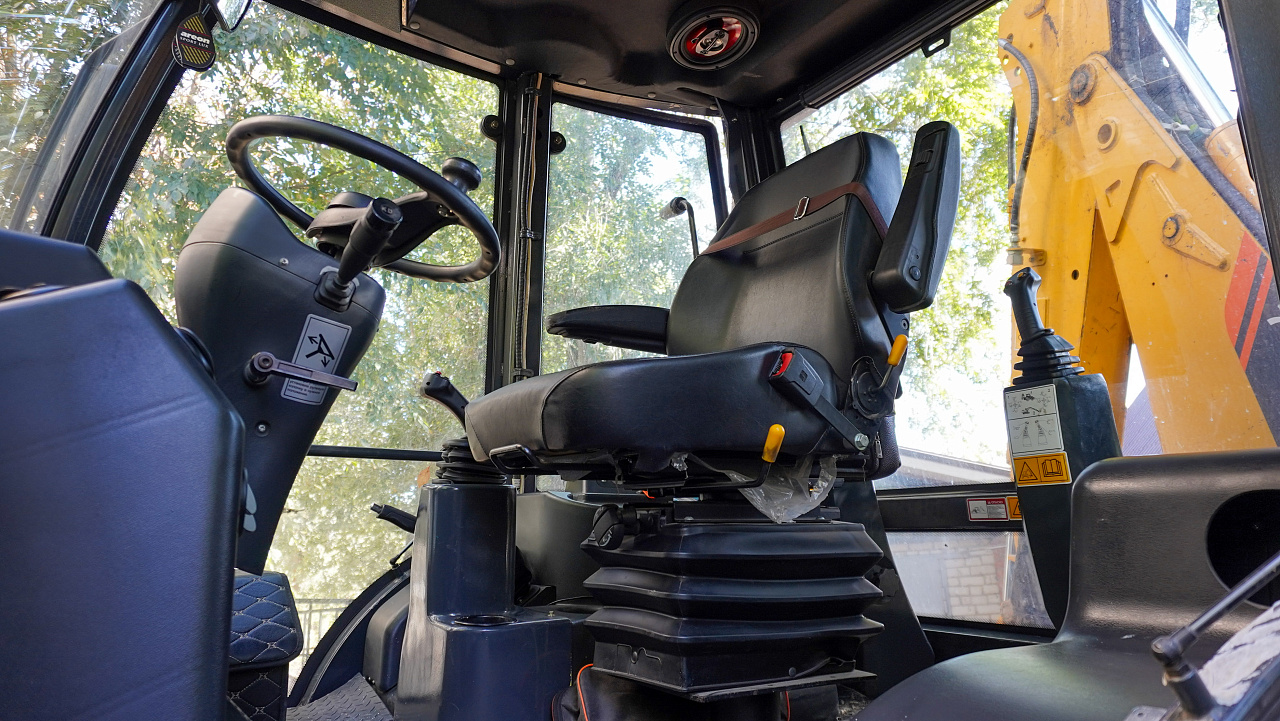 Экскаватор-погрузчик LiuGong CLG777A-S Б/У