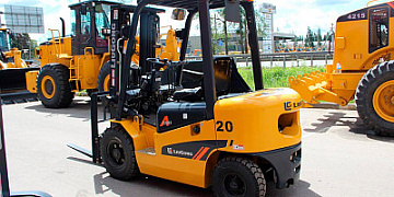 Как правильно помыть вилочный погрузчик