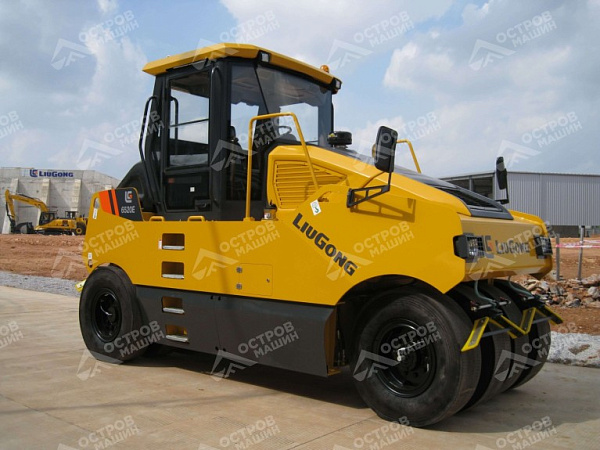 Каток асфальтовый пневмоколесный CLG6520E