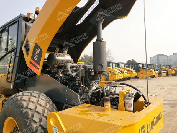 Каток грунтовый одновальцовый CLG6618E (полный привод)