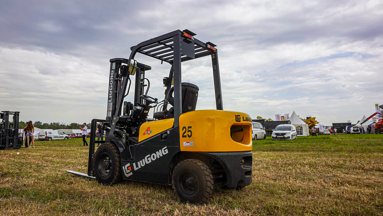 Дизельный вилочный погрузчик LiuGong CPCD25 Xinchai (2,5 тонны)