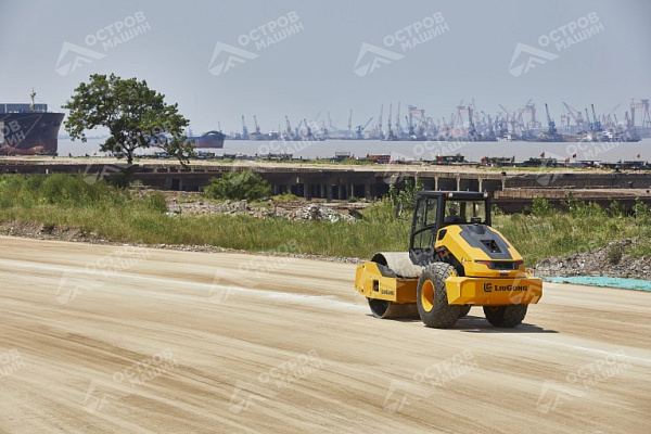 Каток грунтовый CLG6612E (полный привод)