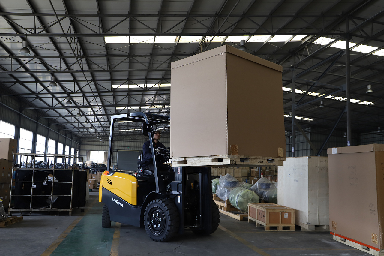 Электрический вилочный погрузчик LiuGong CLGA35-S (3,5 тонны)