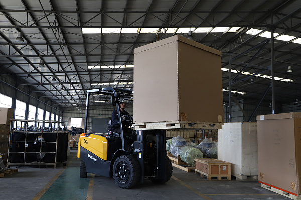 Электрический вилочный погрузчик LiuGong CLGA35-S (3,5 тонны)