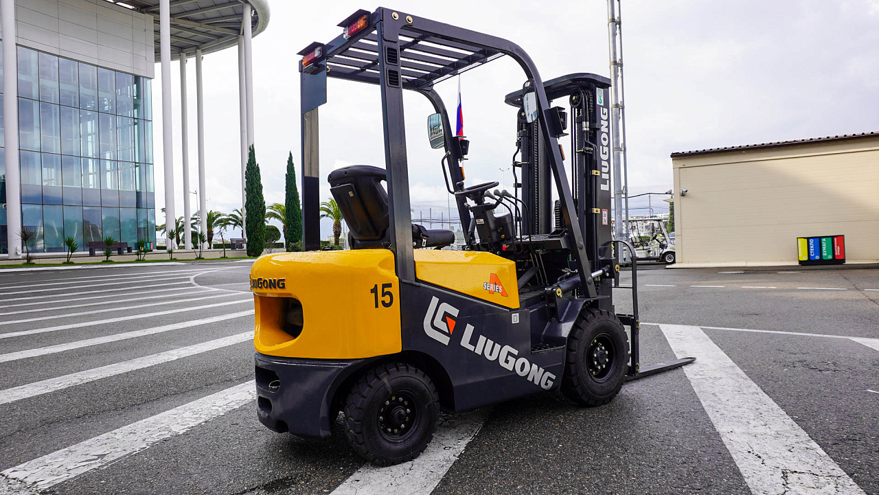 Дизельный вилочный погрузчик LiuGong CPCD15 Xinchai (1,5 тонны)