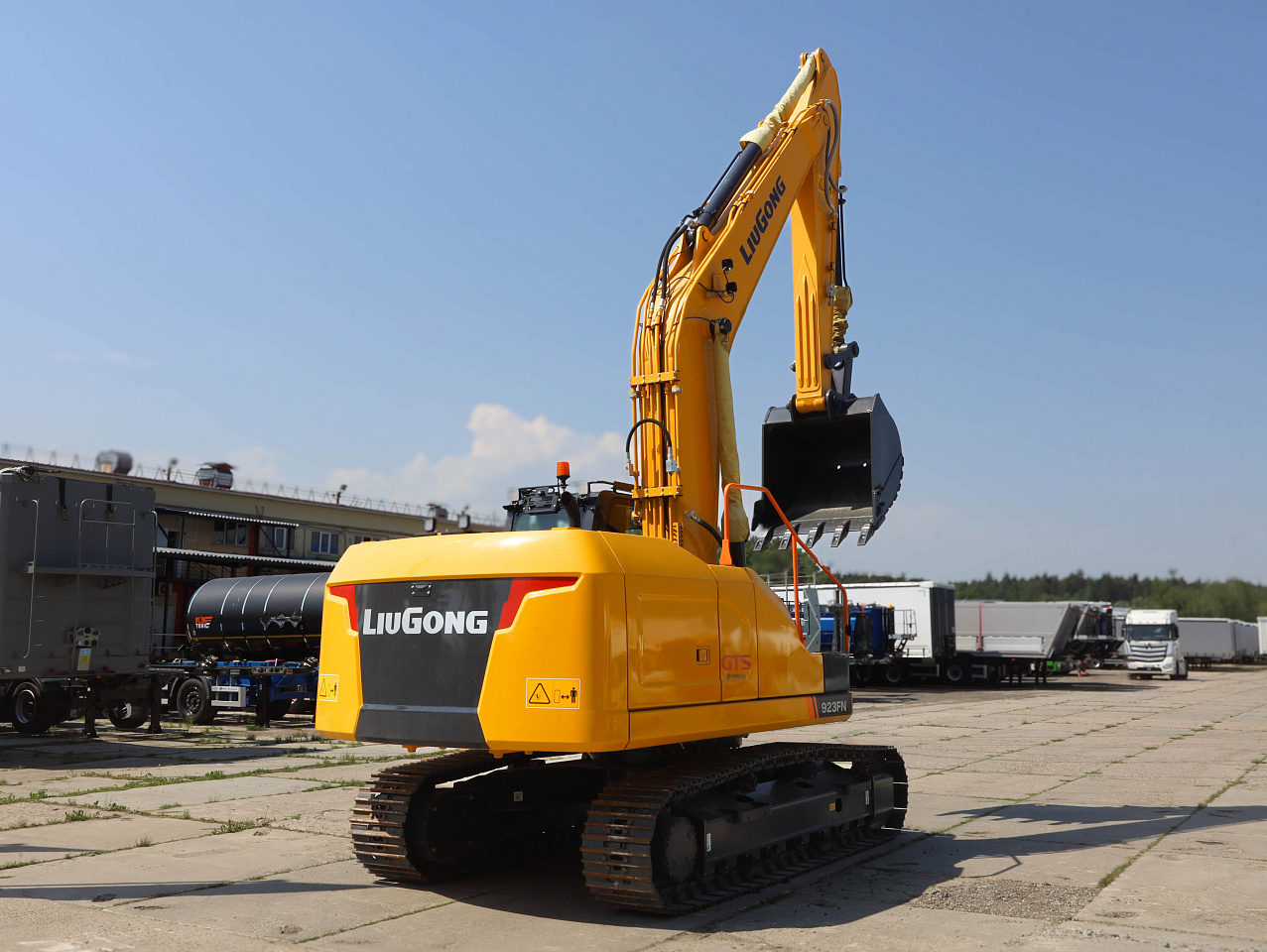 Экскаватор гусеничный LiuGong CLG923FN (23 тонны)