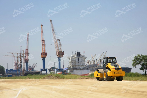 Каток грунтовый CLG6612E (полный привод)