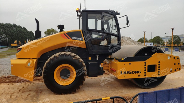 Каток грунтовый одновальцовый CLG6626E (полный привод)