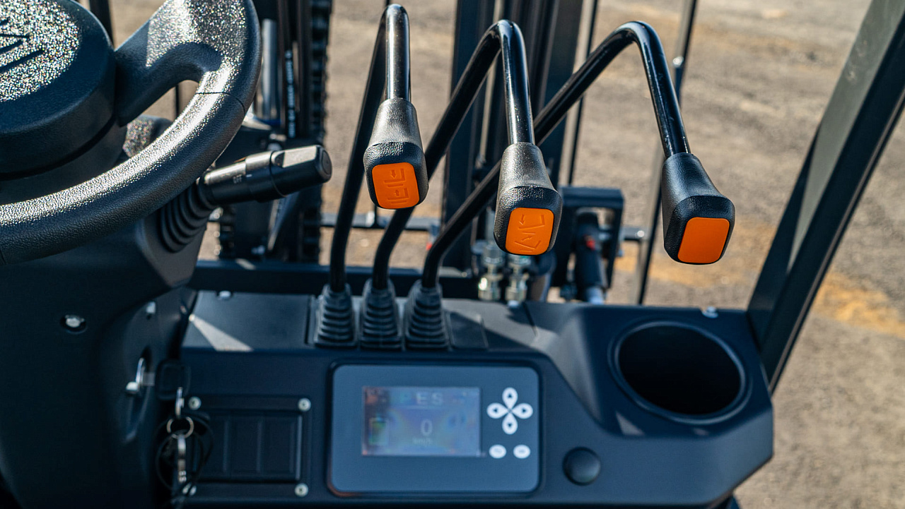 Электрический вилочный погрузчик LiuGong CPD30 FS (3 тонны)