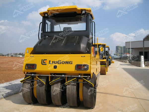 Каток асфальтовый пневмоколесный CLG6520E