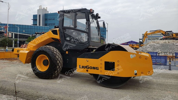 Каток грунтовый одновальцовый CLG6614E (полный привод)