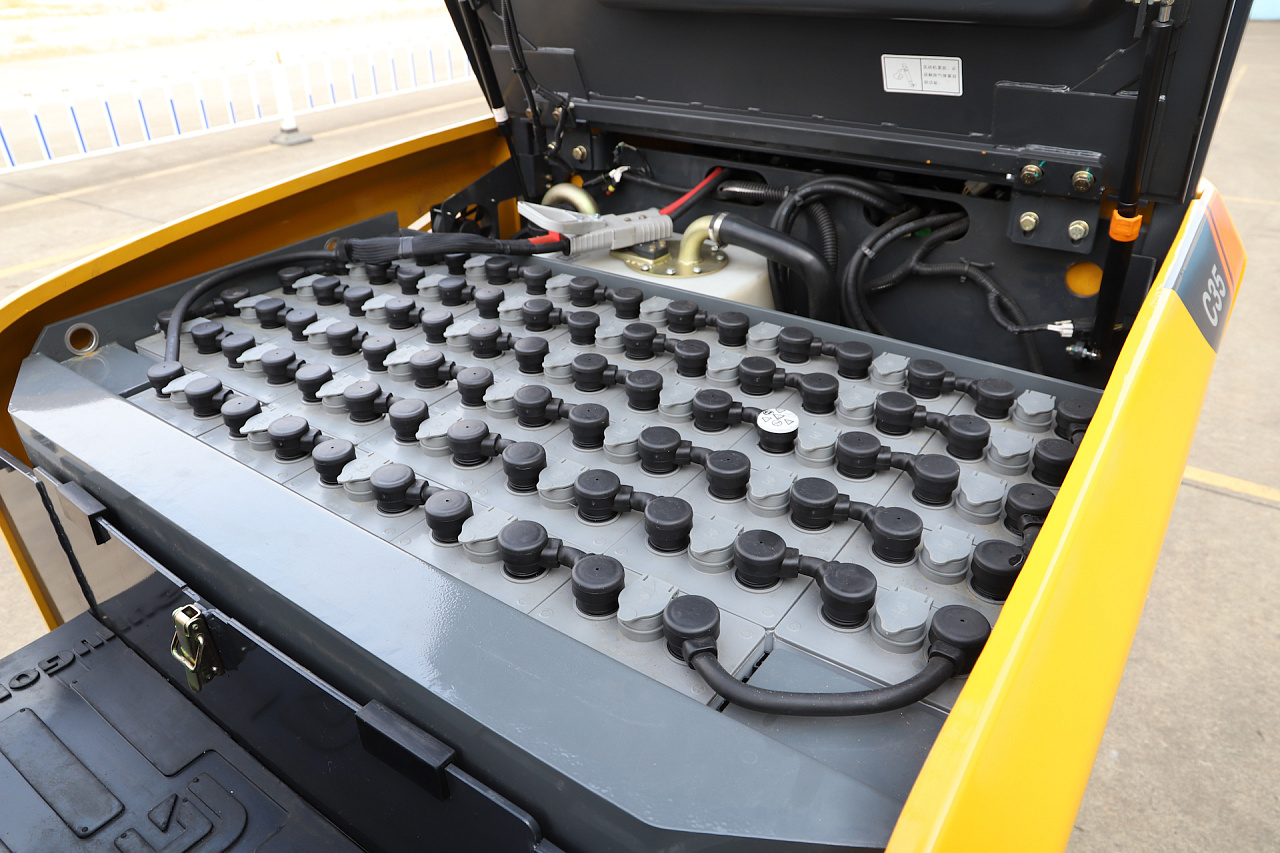 Электрический вилочный погрузчик LiuGong CLGA35-S (3,5 тонны)