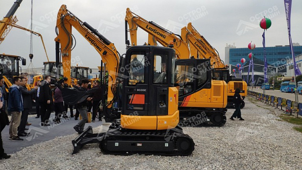 Экскаватор LiuGong CLG9035E гусеничный (4 тонны)