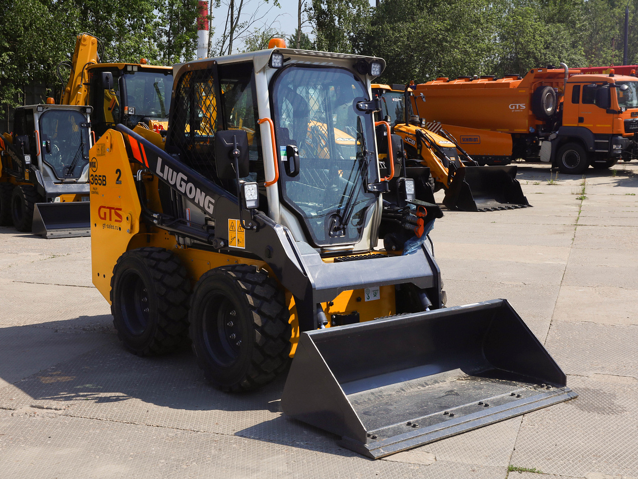 Мини-погрузчик LiuGong CLG365B MAX